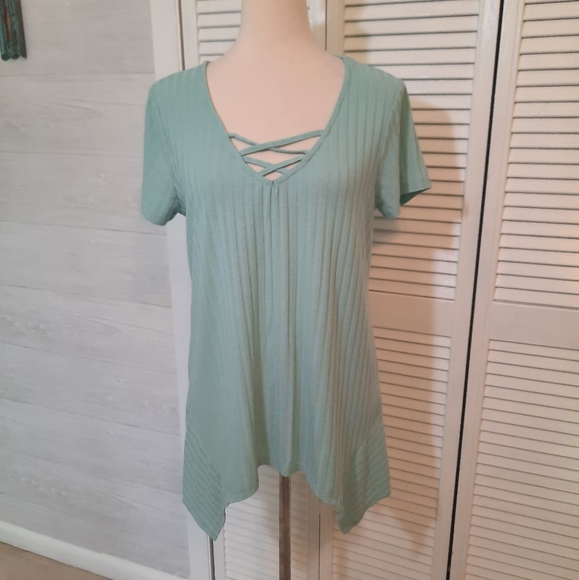 Olive & Oak Tops - Olive+oak crisscross seafoam sharkbite top blouse LG